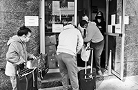 Food queues : Food lines : Hell's Kitchen : Streetlife, New York, Photo by Richard Moore